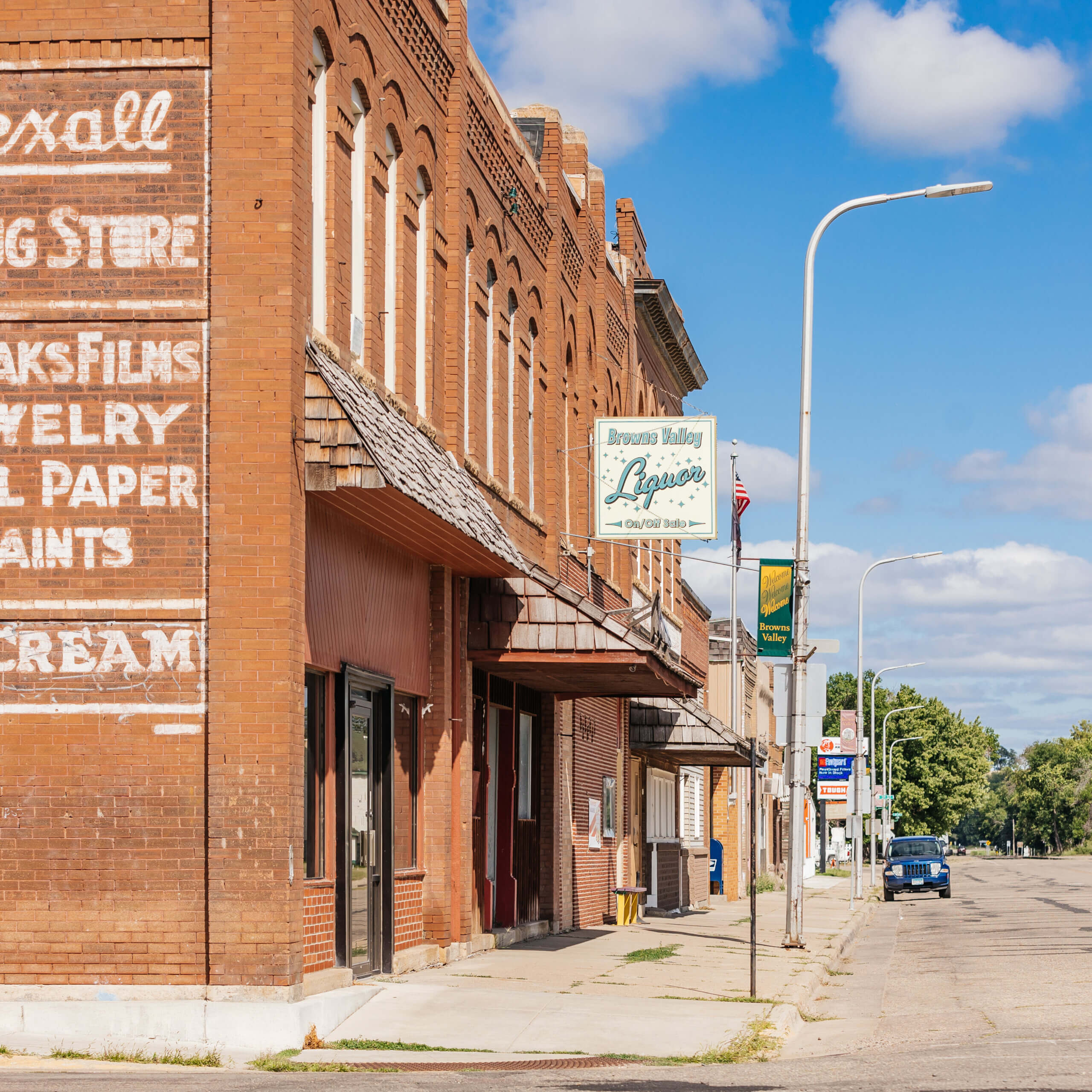 Browns Valley Liquor Store Exterior